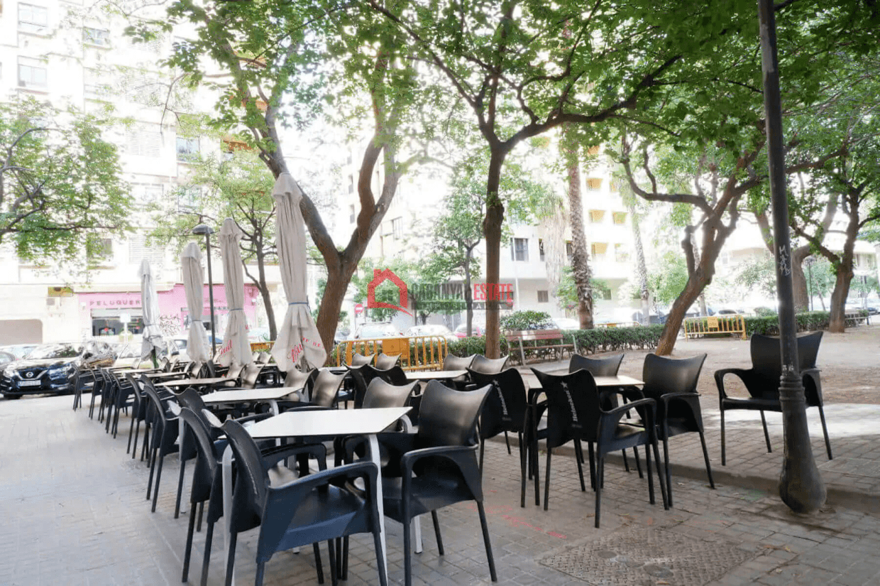 Oportunidad de inversión en Plaza Honduras: local en esquina con licencia definitiva