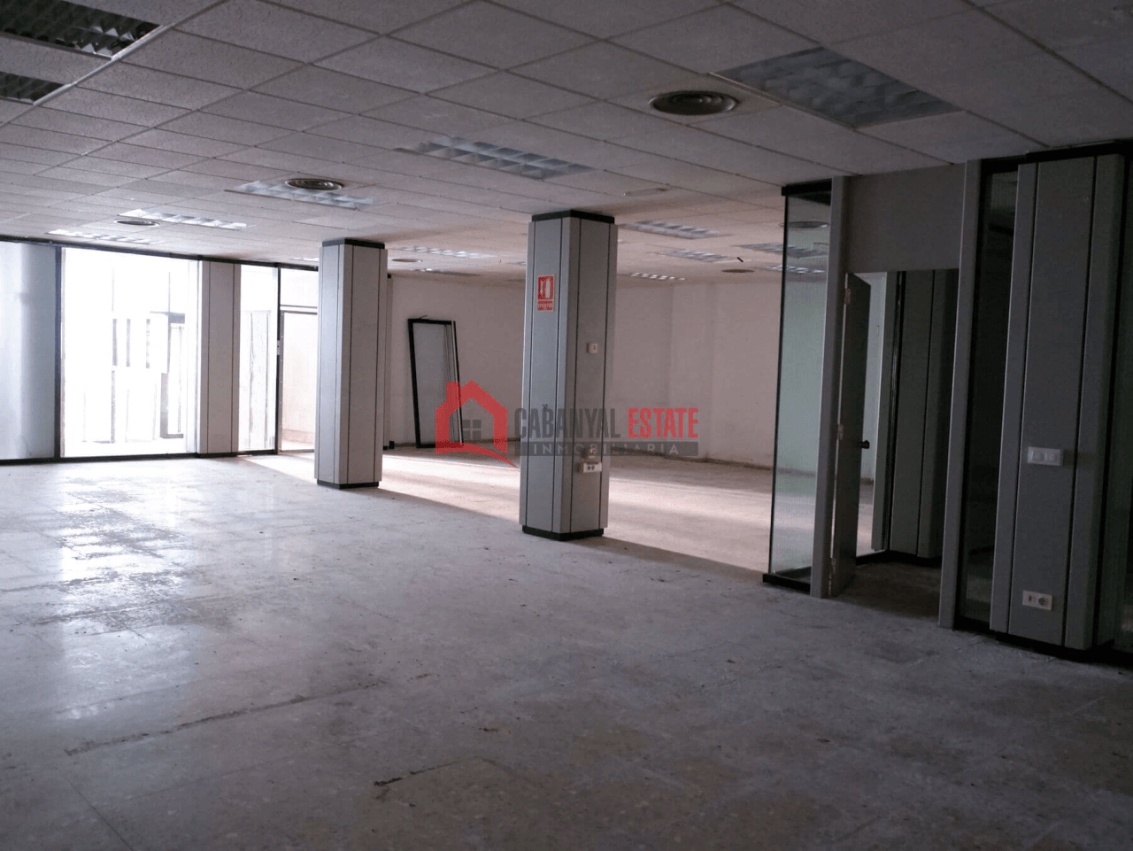 Amplio local comercial en alquiler en Plaza Primero de Mayo – Port de Sagunto