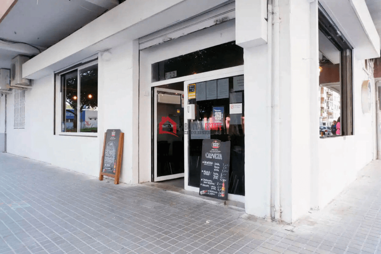 Oportunidad de inversión en Plaza Honduras: local en esquina con licencia definitiva