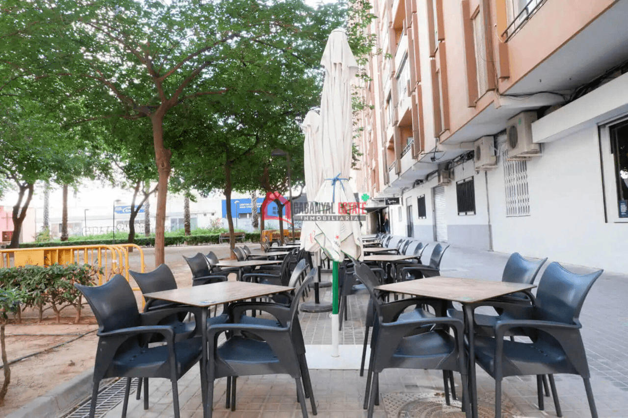 Oportunidad de inversión en Plaza Honduras: local en esquina con licencia definitiva