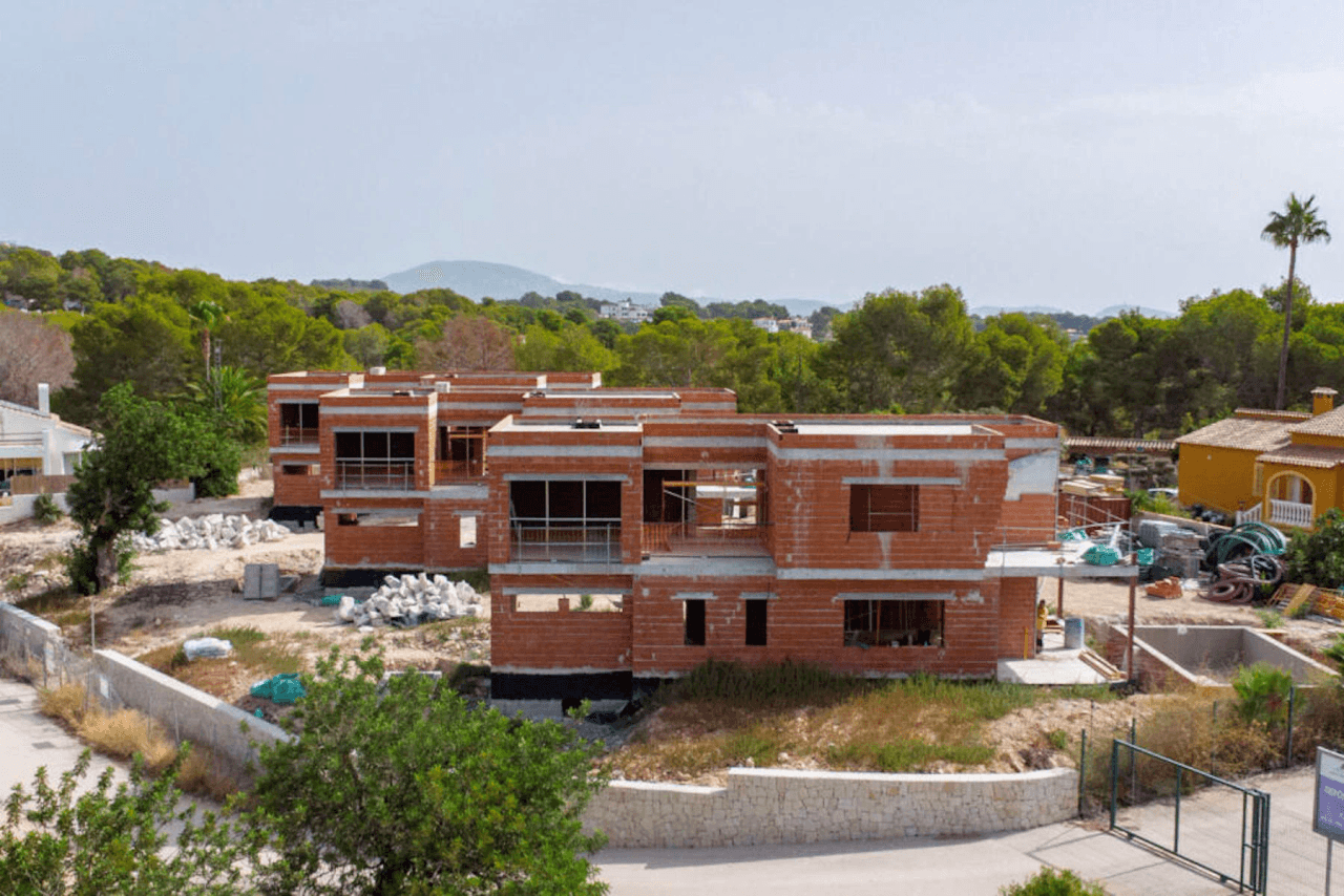 Nieuwe villa met privézwembad en open uitzicht in Calpe - Oplevering 2026