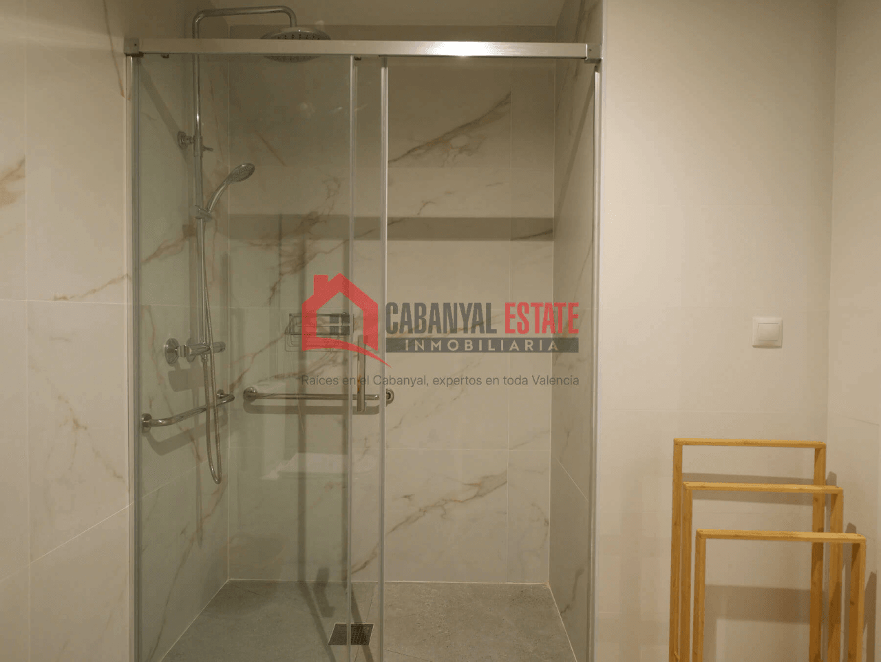 Inversión llave en mano: planta baja reformada con potencial turístico en Patraix
