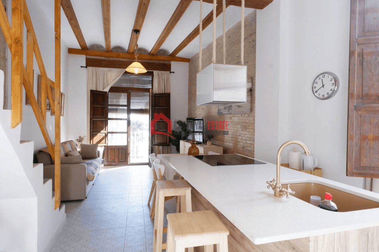 Charming apartment with terrace 500 m from El Cabanyal beach