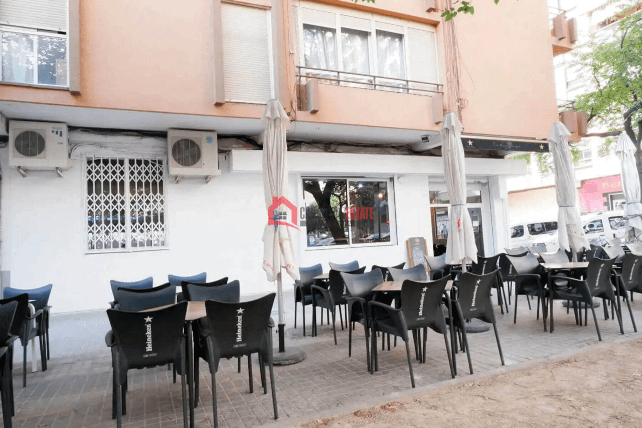 Oportunidad de inversión en Plaza Honduras: local en esquina con licencia definitiva