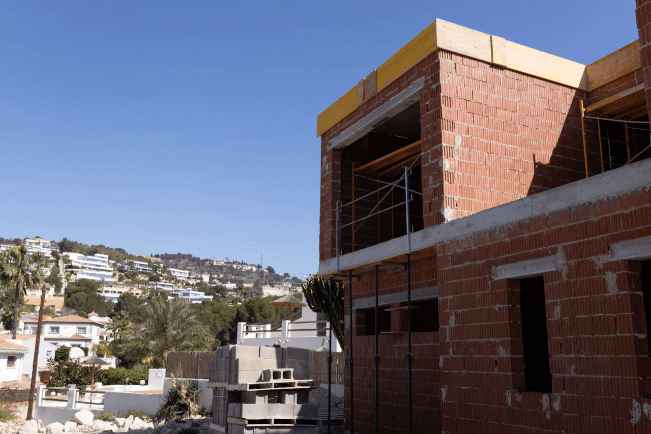 Nieuwe villa met privézwembad en open uitzicht in Calpe - Oplevering 2026
