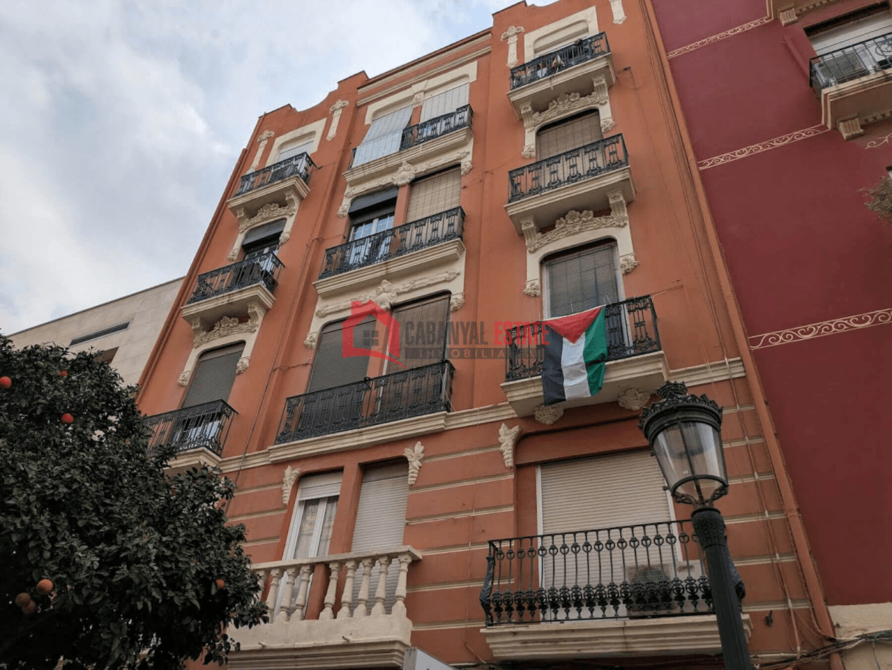 Appartement te koop in Russafa – renovatiekans op een toplocatie