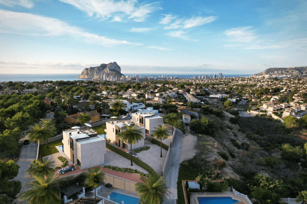Nieuwe villa met privézwembad en open uitzicht in Calpe - Oplevering 2026