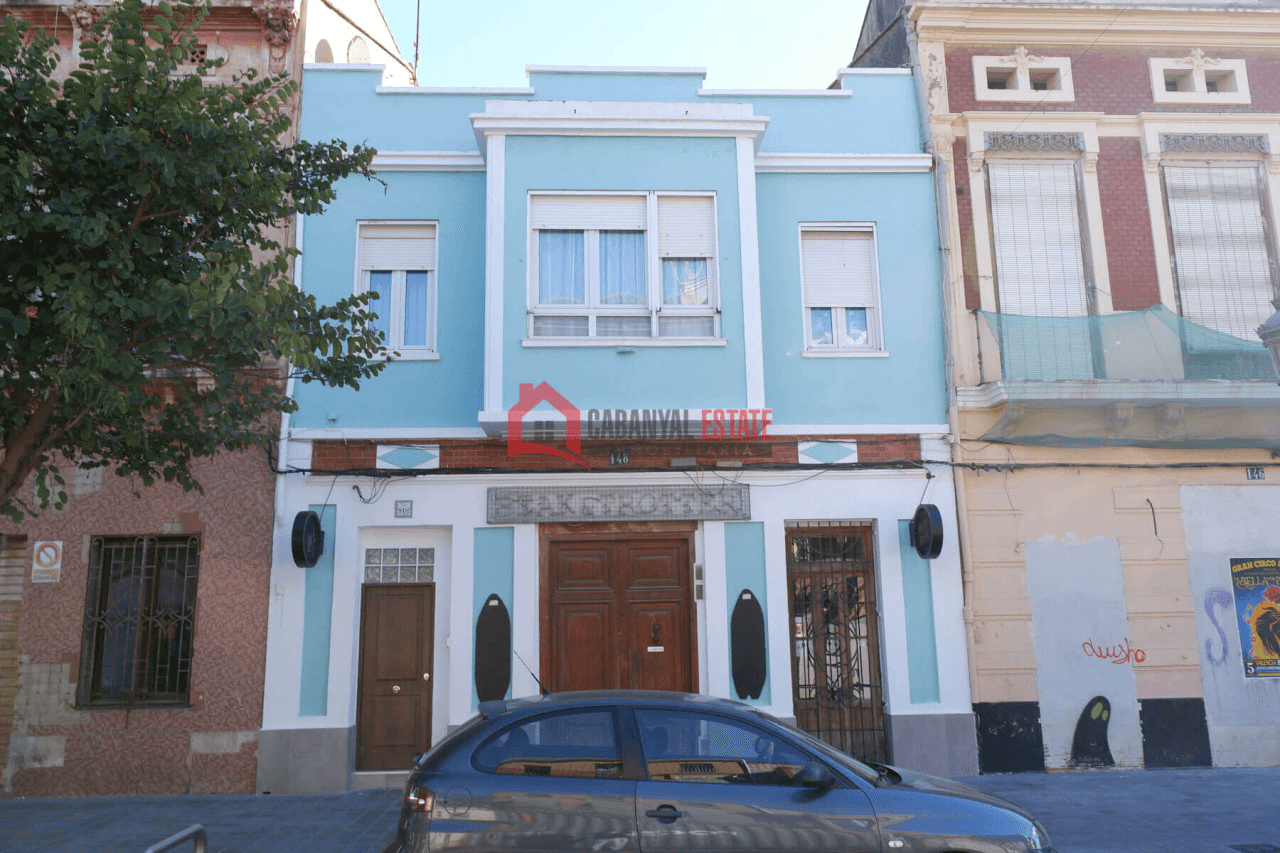 Casa tradizionale con 2 appartamenti e ristorante a El Cabanyal
