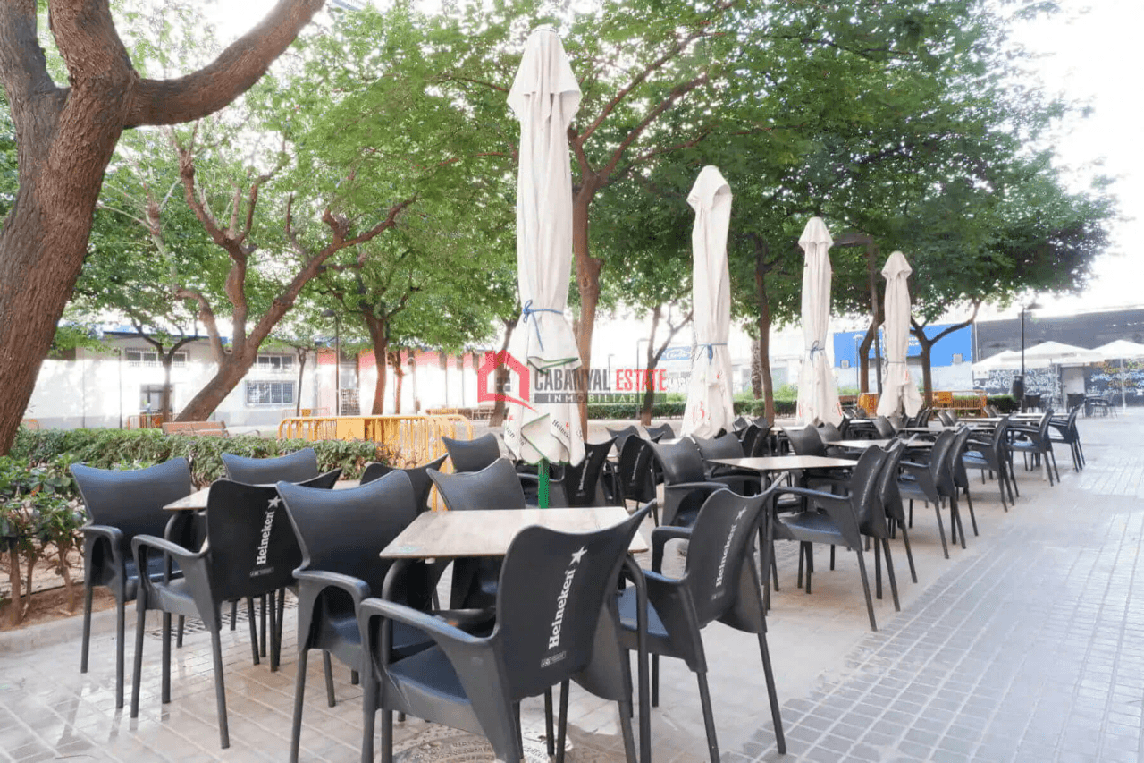 Oportunidad de inversión en Plaza Honduras: local en esquina con licencia definitiva
