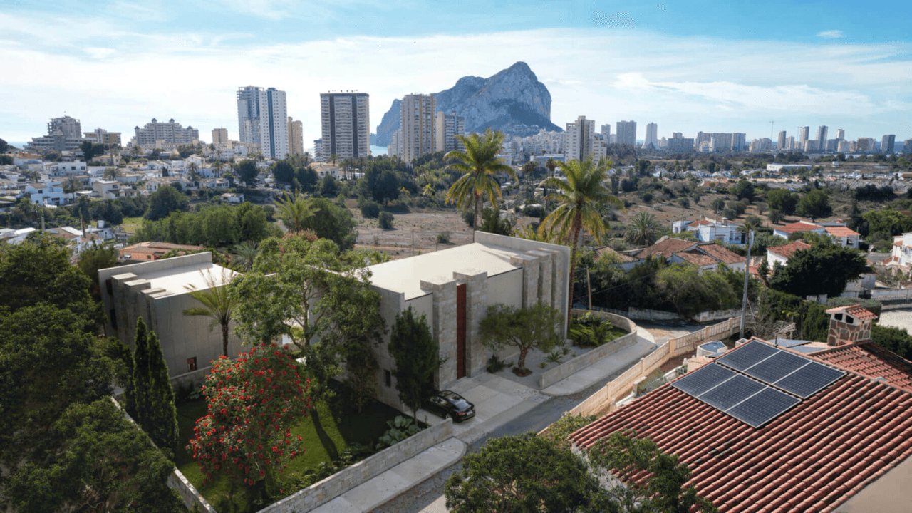 Ontdek uw Droomvilla in Calpe: Moderne Luxe met Uitzicht op de Middellandse Zee