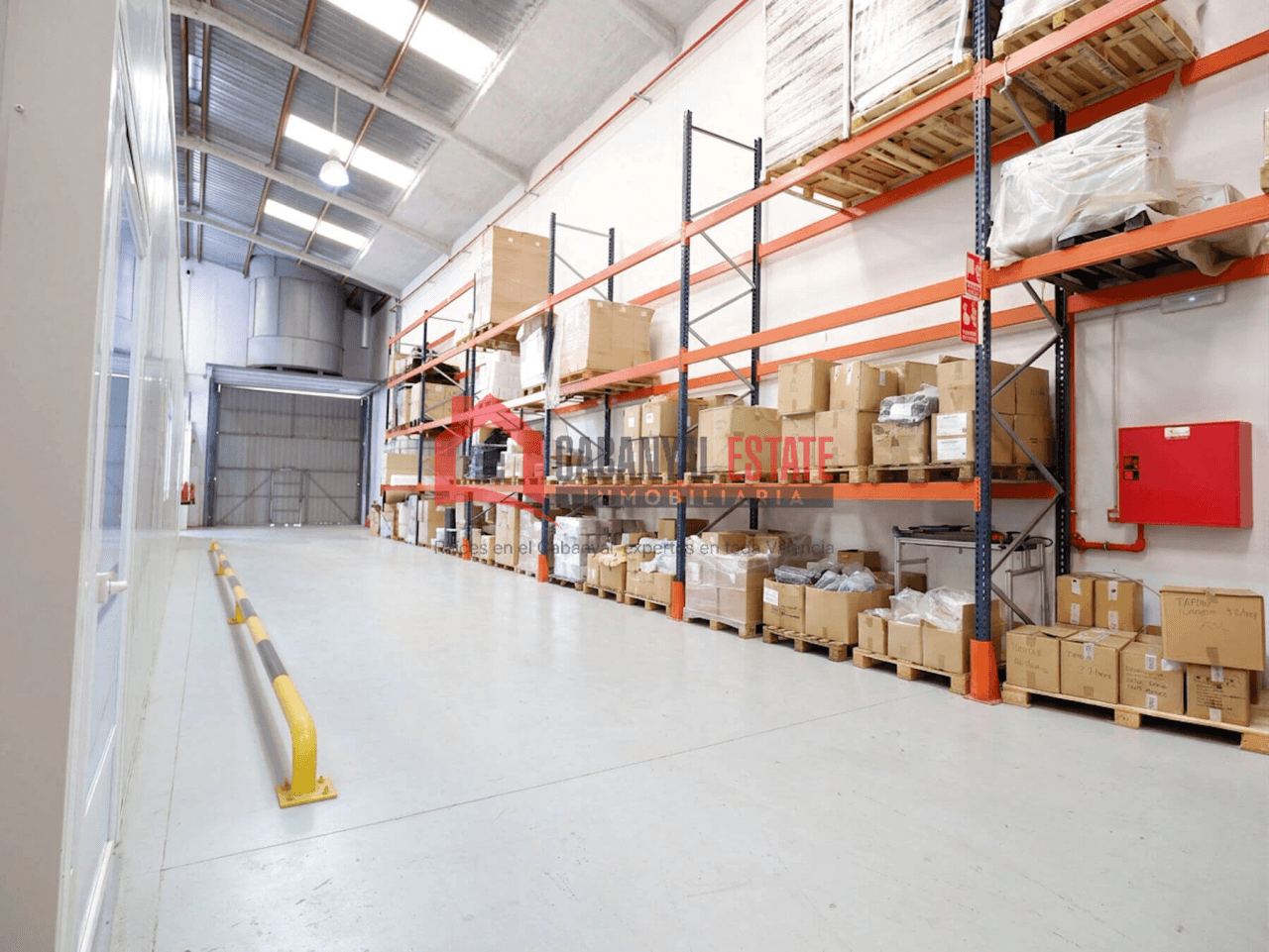 Brand new Laboratory-Warehouse with clean room and machinery | Meliana