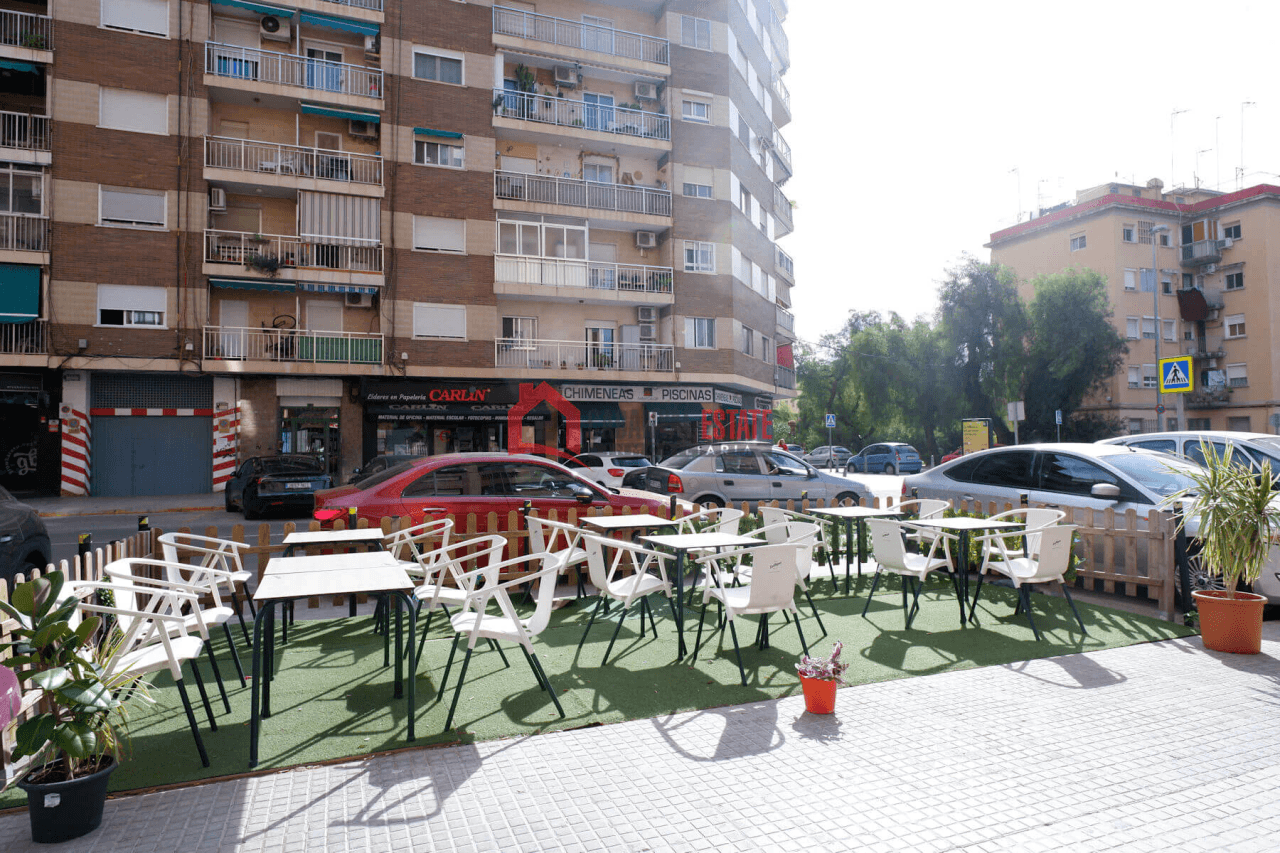 Restaurant for transfer in a prime location in Puerto de Sagunto.