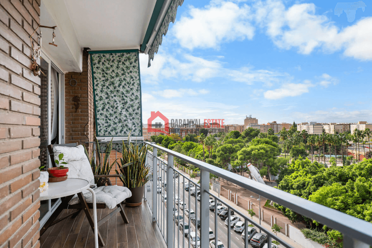 Piso frente al Parque del Oeste. Vistas despejadas, 4 hab. ¡Precio Negociable!