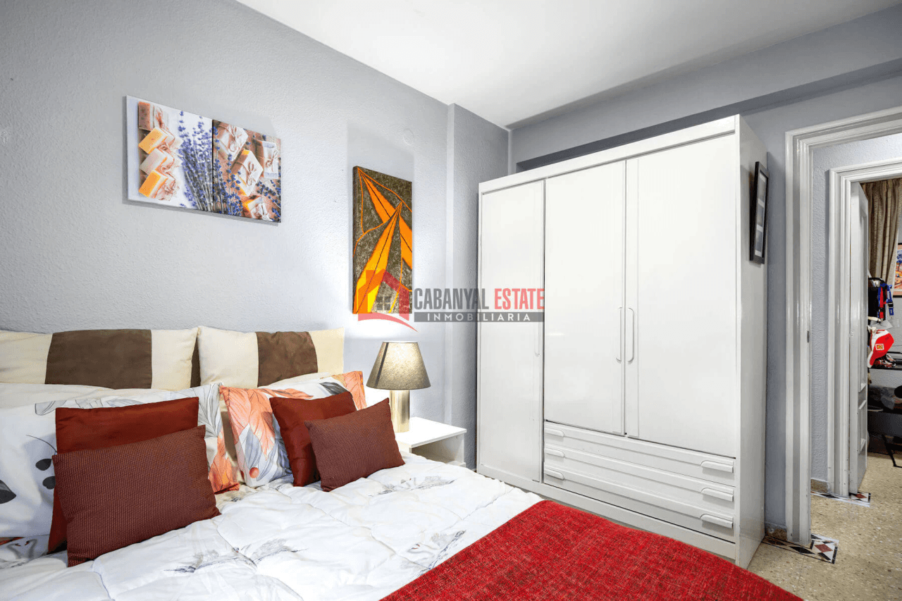 Piso frente al Parque del Oeste. Vistas despejadas, 4 hab. ¡Precio Negociable!