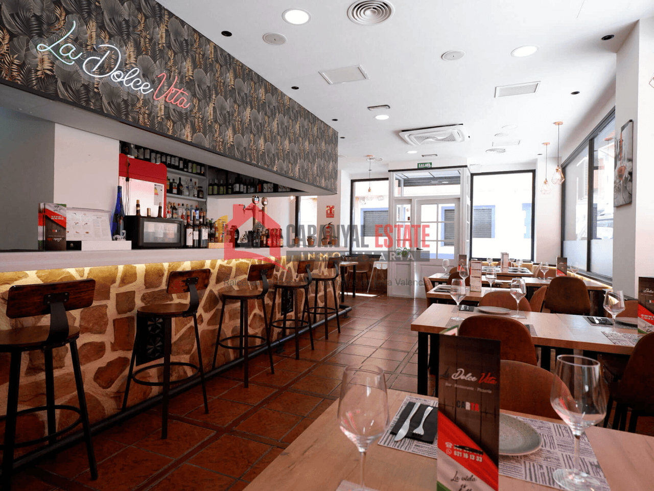 Unique business opportunity! Transfer of a fully operational pizzeria, 100 meters from the beach.