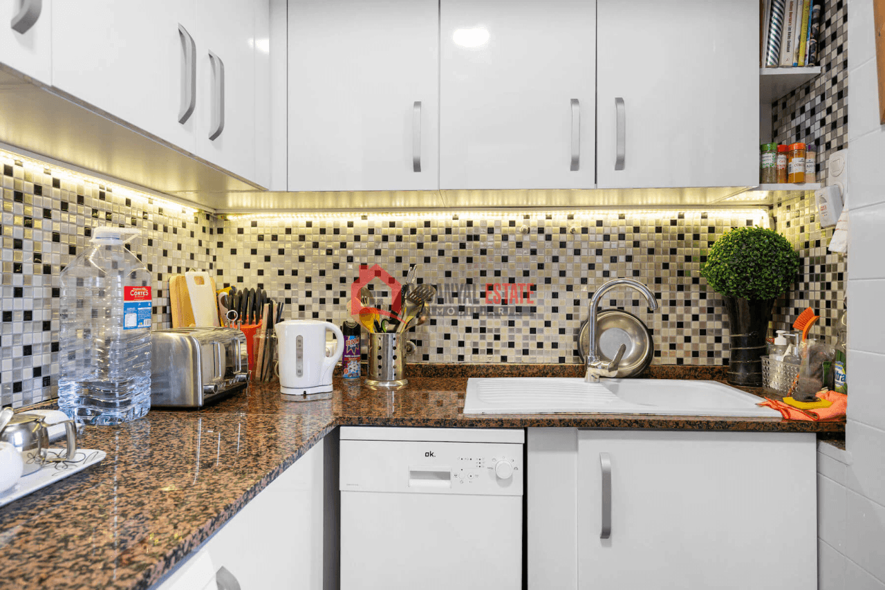 Piso frente al Parque del Oeste. Vistas despejadas, 4 hab. ¡Precio Negociable!