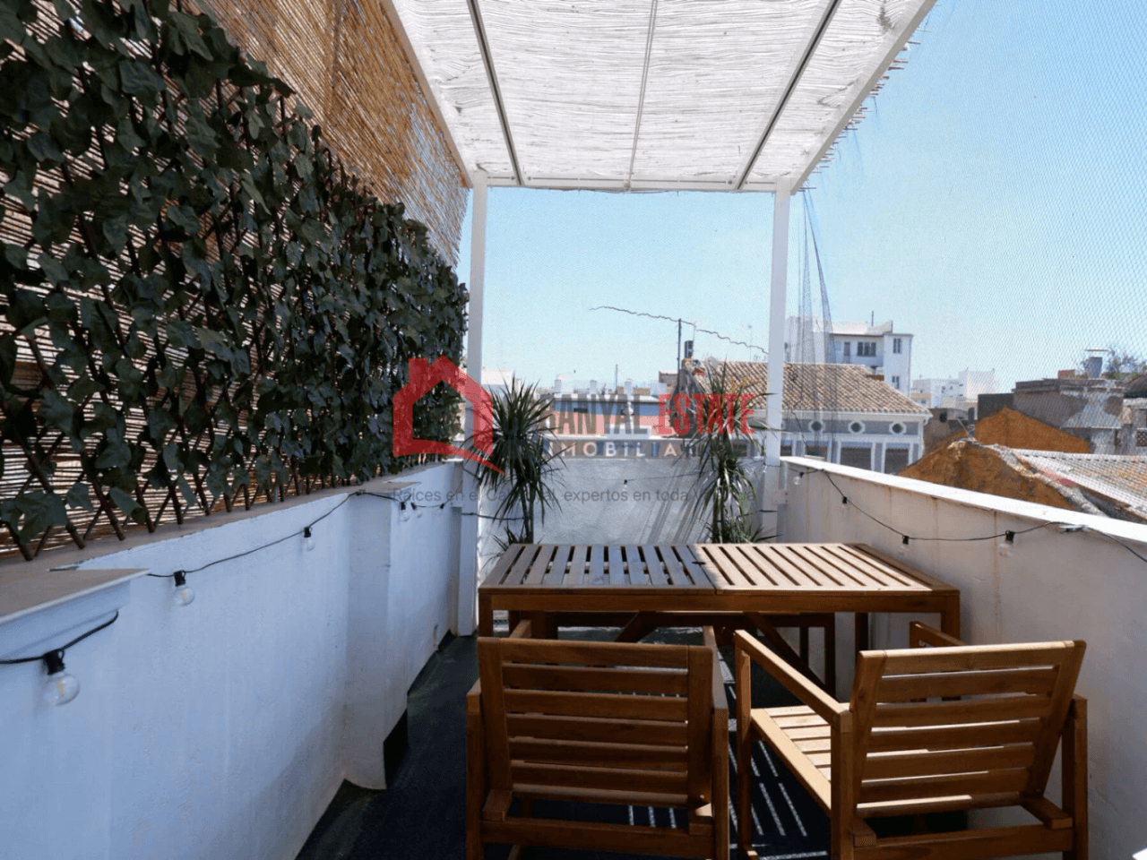 Espectacular piso típico de El Cabanyal reformado con terraza privada y buhardilla
