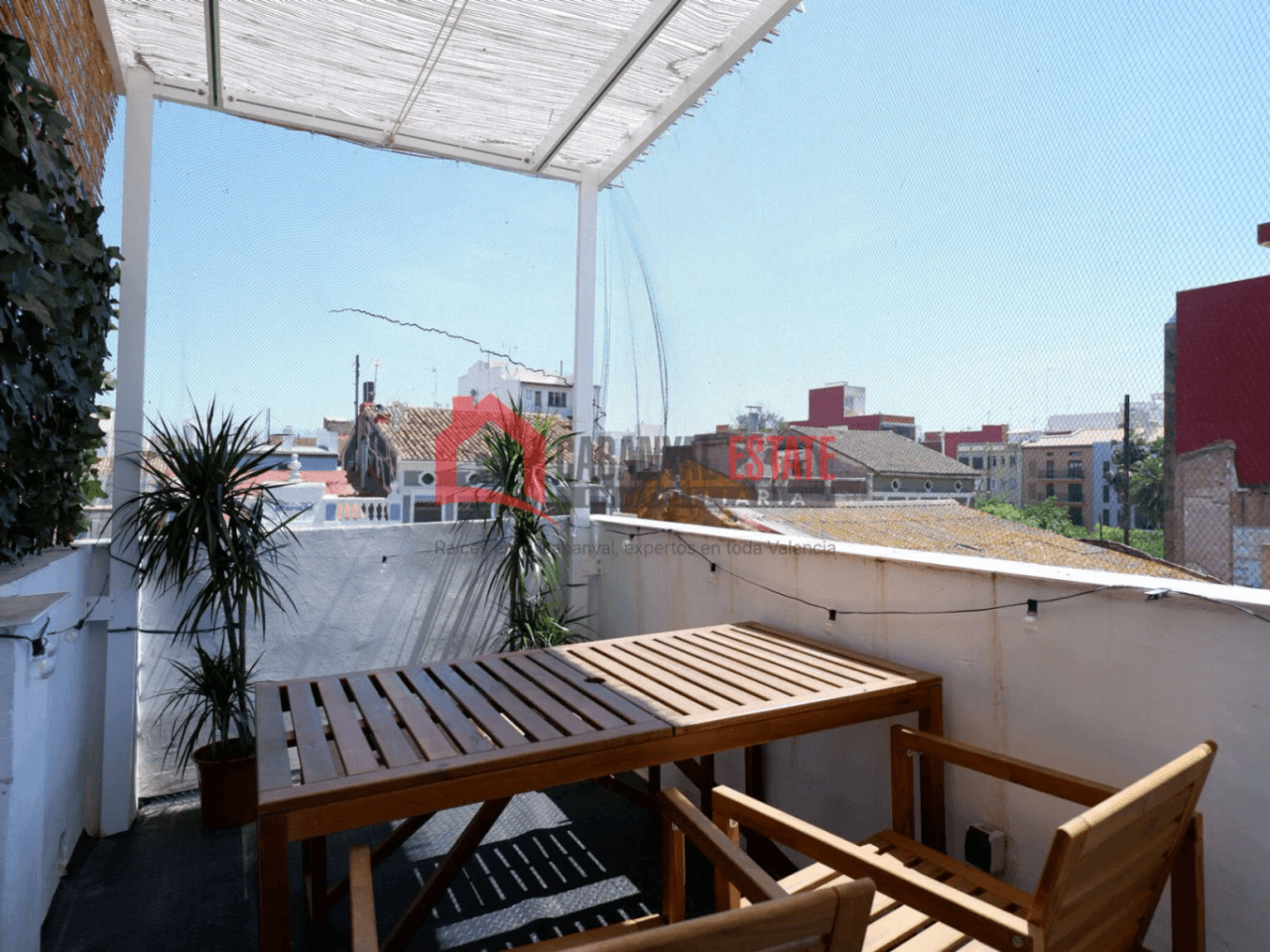 Espectacular piso típico de El Cabanyal reformado con terraza privada y buhardilla