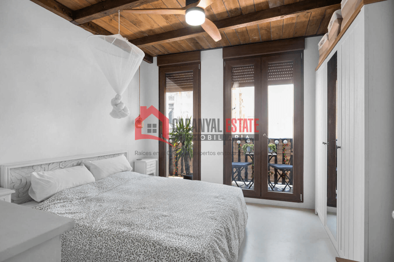 Espectacular piso típico de El Cabanyal reformado con terraza privada y buhardilla