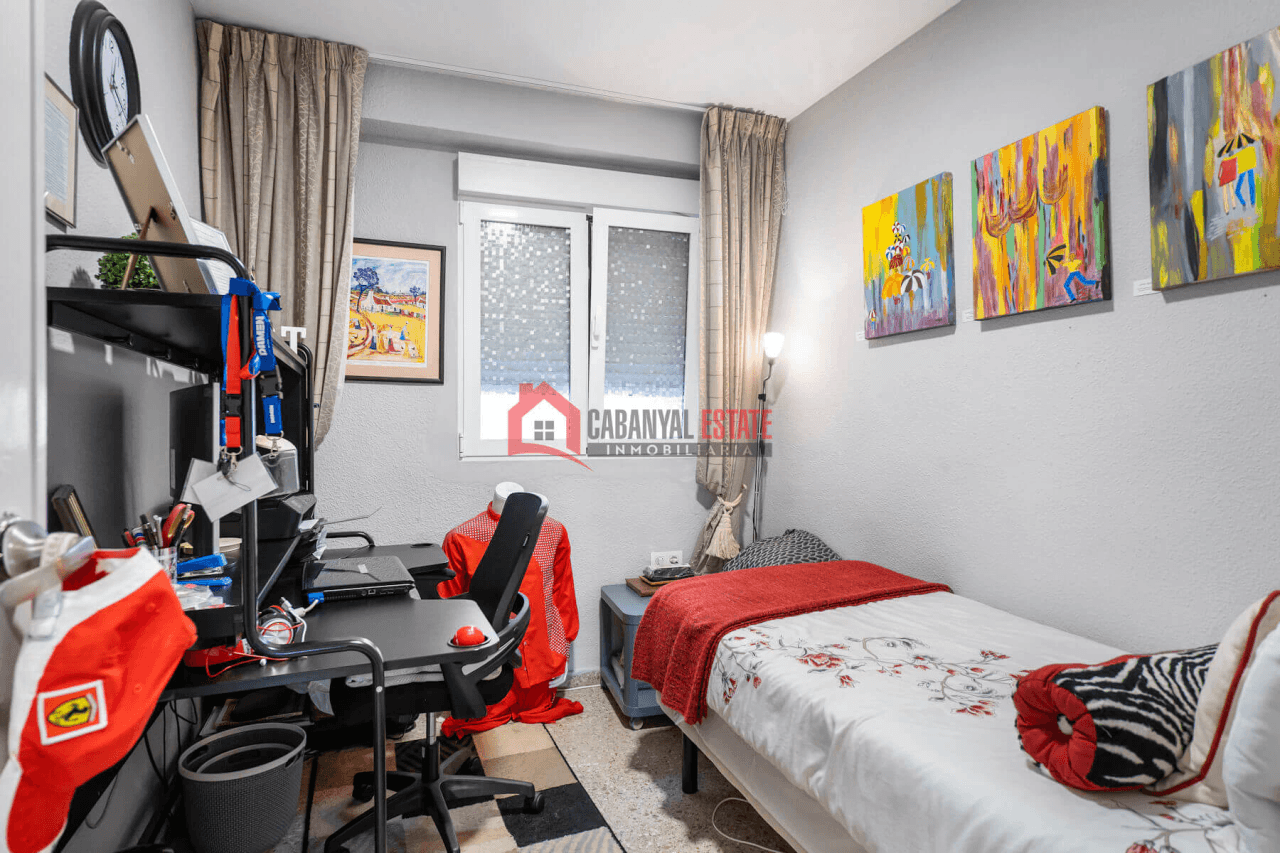 Piso frente al Parque del Oeste. Vistas despejadas, 4 hab. ¡Precio Negociable!