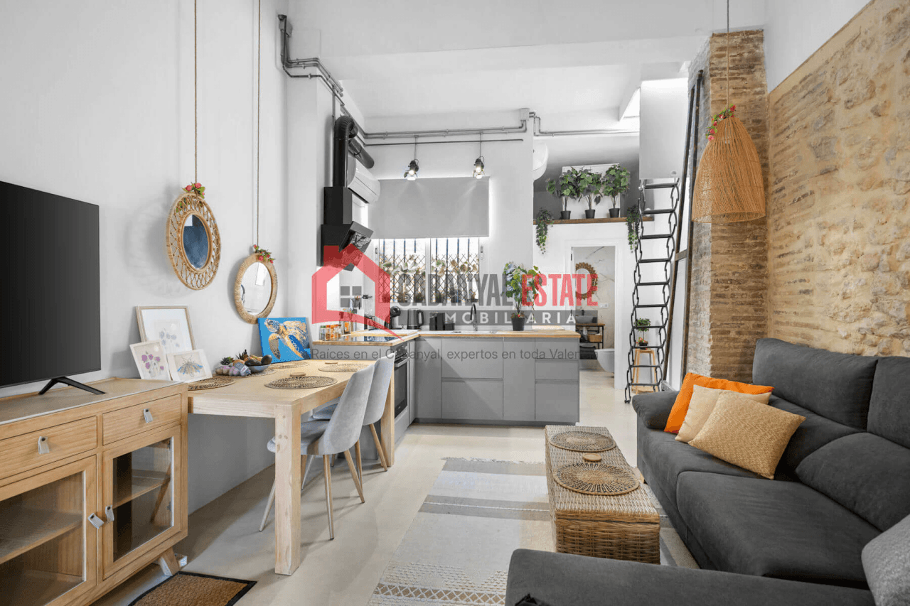 Espectacular piso típico de El Cabanyal reformado con terraza privada y buhardilla