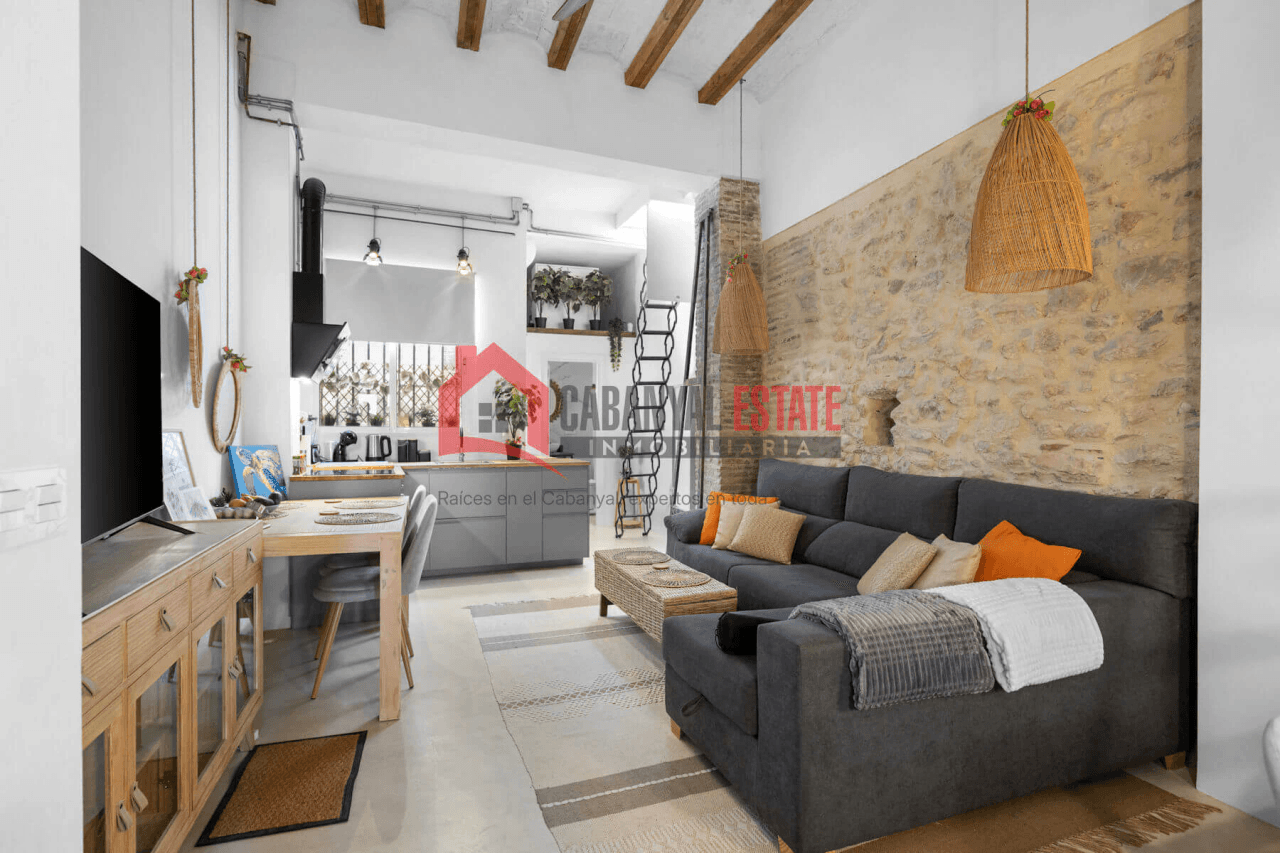Espectacular piso típico de El Cabanyal reformado con terraza privada y buhardilla