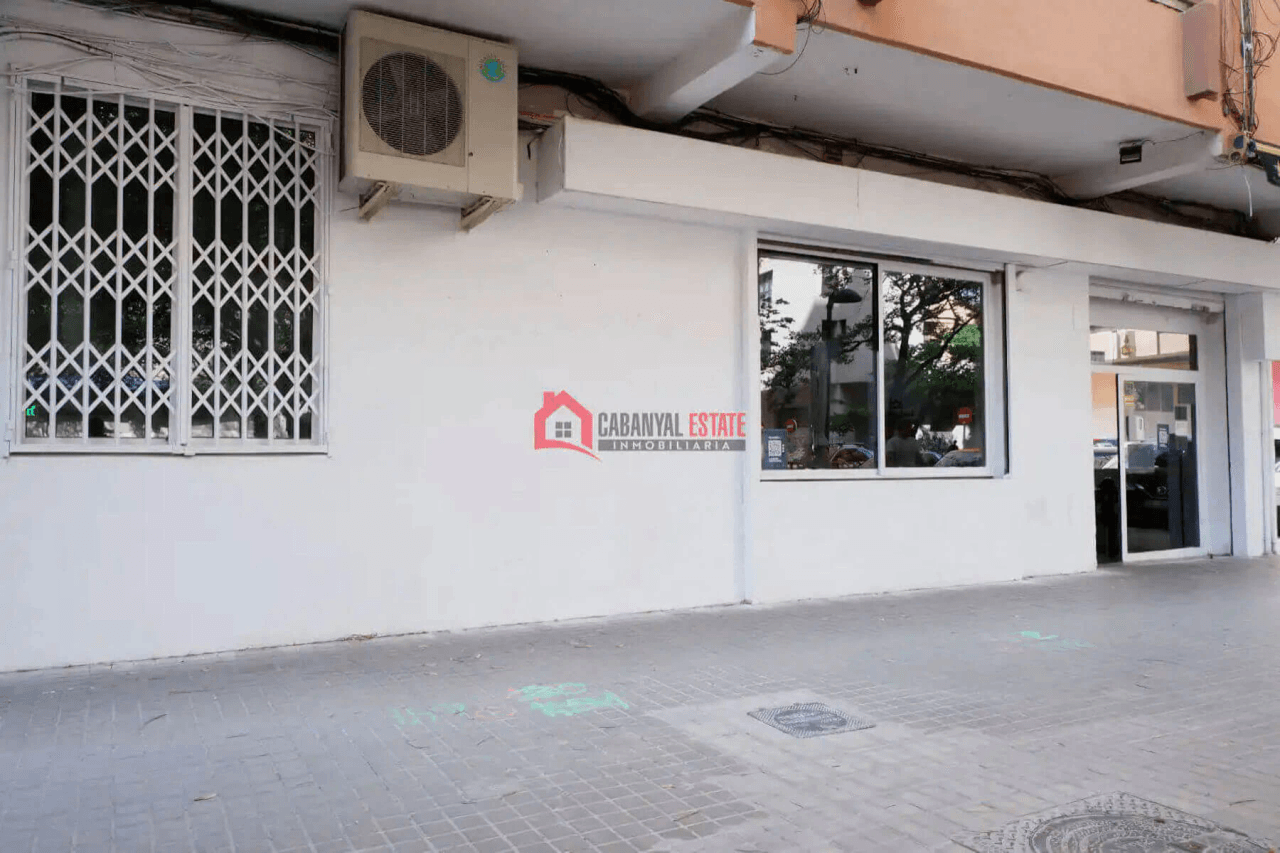 Oportunidad de inversión en Plaza Honduras: local en esquina con licencia definitiva