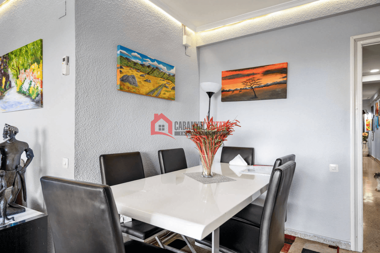 Piso frente al Parque del Oeste. Vistas despejadas, 4 habitaciones