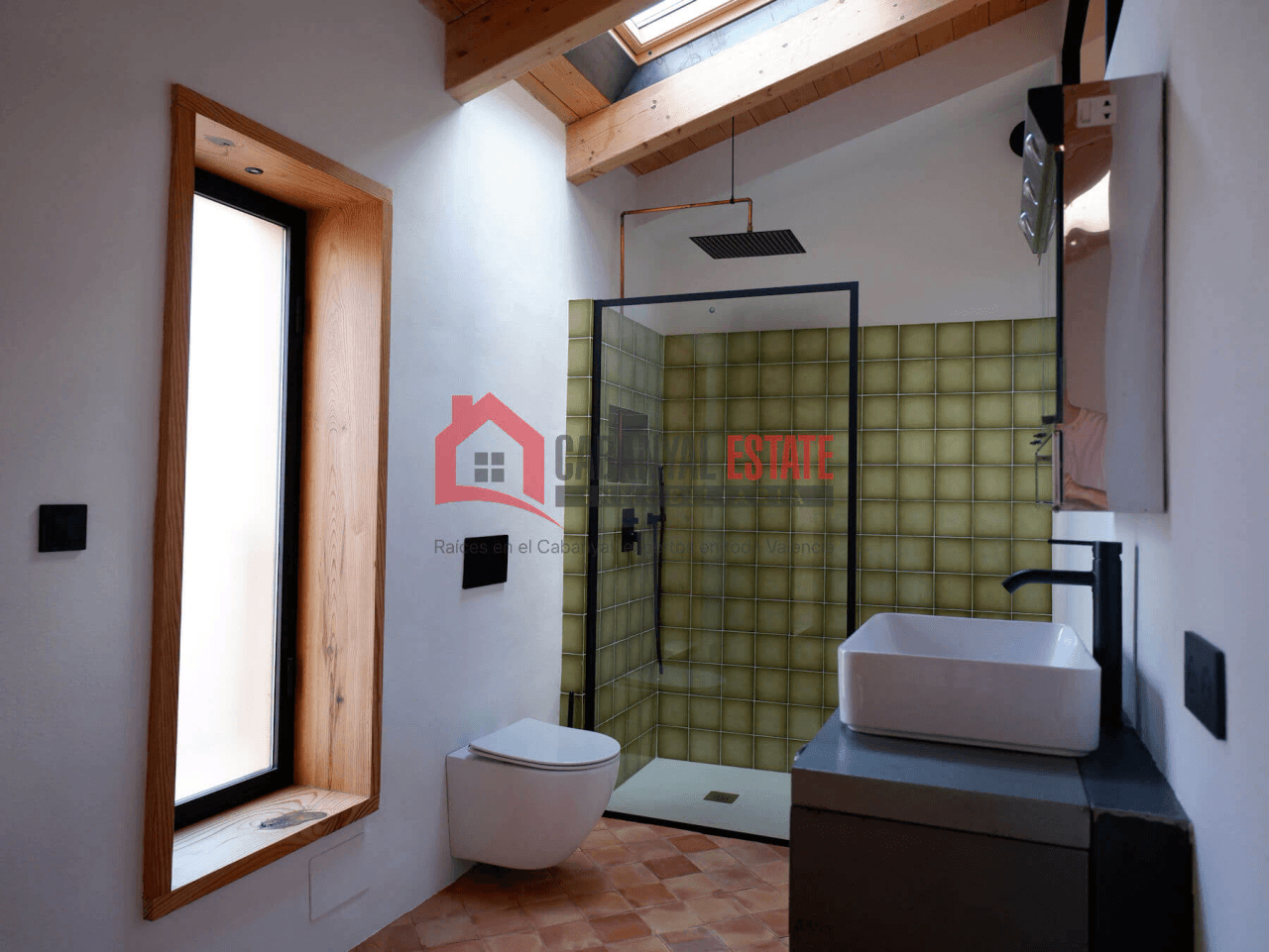 Encantadora casa de pueblo renovada con alma industrial en Borbotó