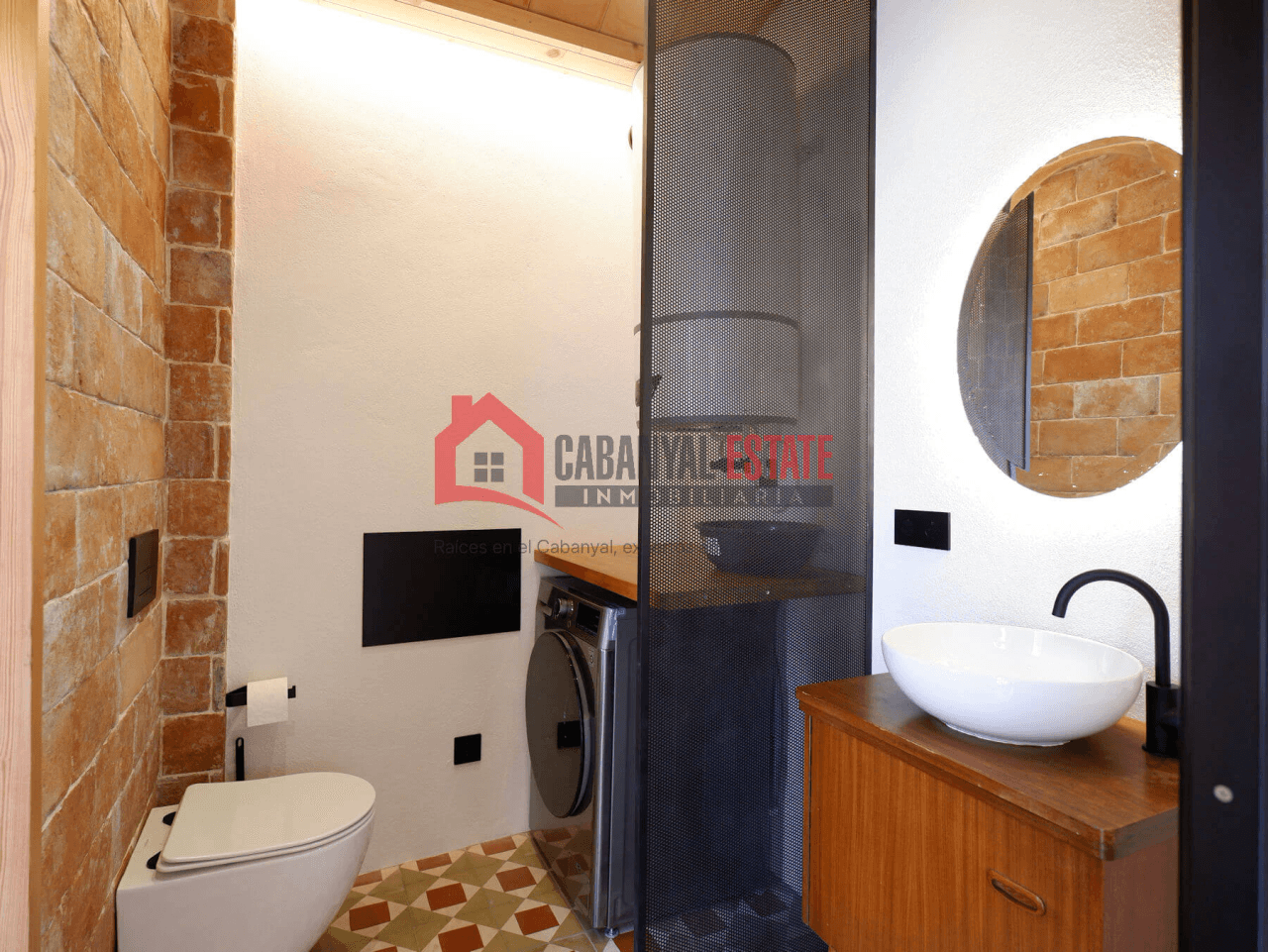 Encantadora casa de pueblo renovada con alma industrial en Borbotó