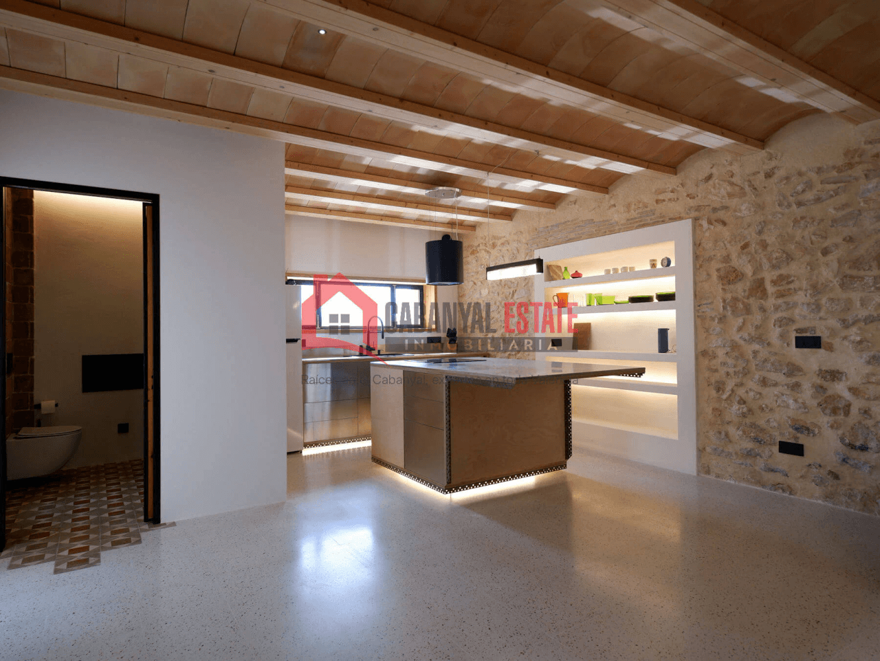 Encantadora casa de pueblo renovada con alma industrial en Borbotó