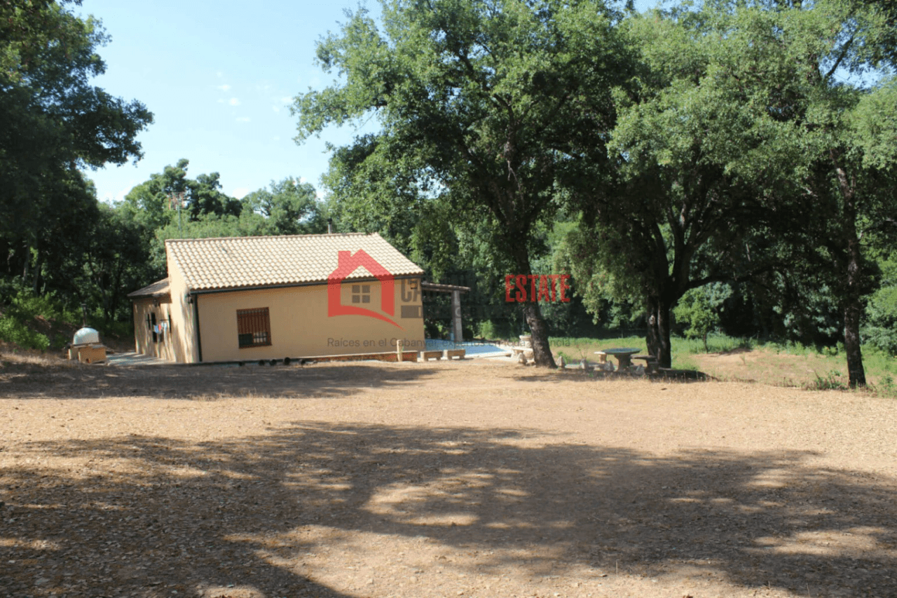 Encantadora finca rústica con chalet en Fuencaliente: Naturaleza, privacidad y confort