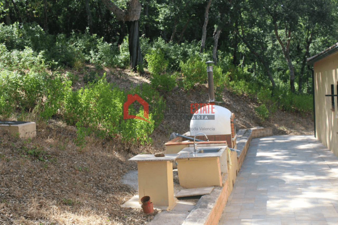 Encantadora finca rústica con chalet en Fuencaliente: Naturaleza, privacidad y confort