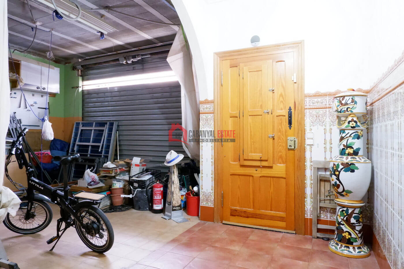 En venta amplia casa con garaje en El Cabanyal