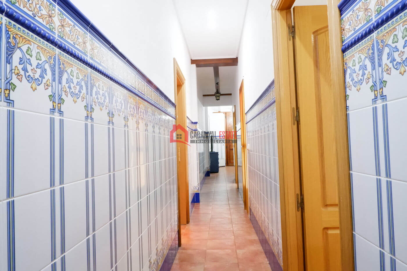 For sale spacious house with garage in El Cabanyal